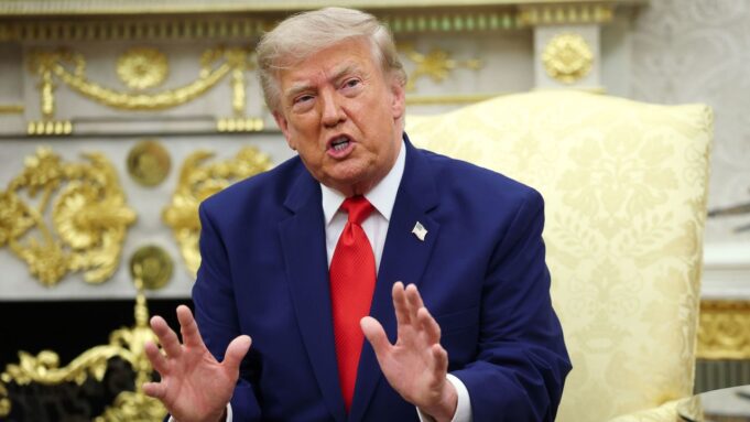  Trump bans CNN, 2 other media outlets from White House